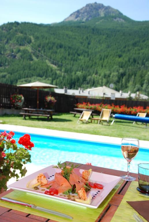 Hotel Plein Sud Serre Chevalier Exterior photo